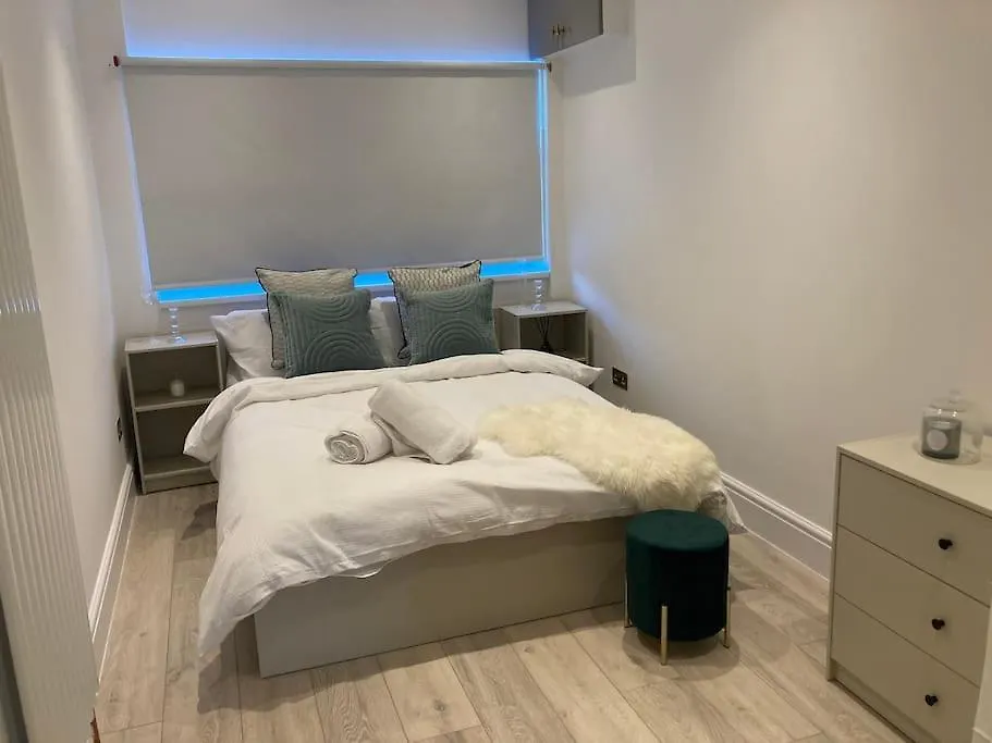 Private Access Double Ensuite Room - Ground Floor Catford